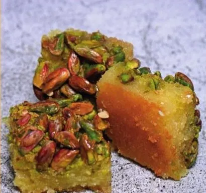 Harissa Nabkiye Griesskuchen mit Pistazien