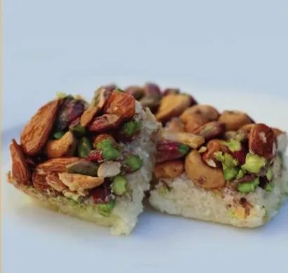 Kokos-Gebäck mit Mandeln, Cashew und Pistazien