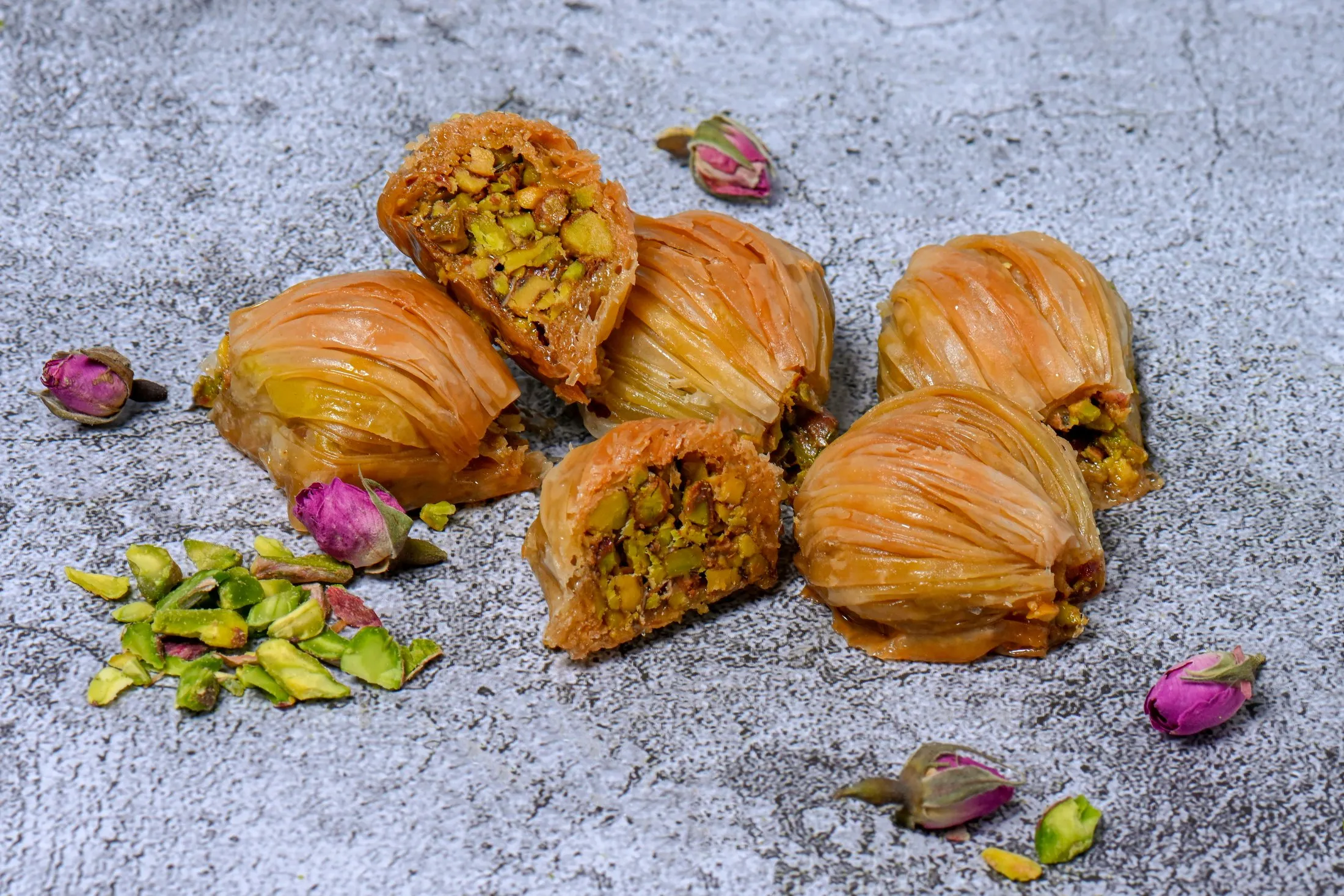 Muschelförmige Midye Baklava mit Pistazien